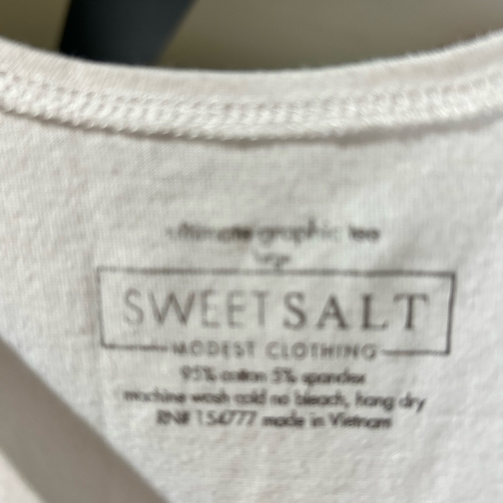 Sweet Salt White Graphic Tee size large - Picture 4 of 6